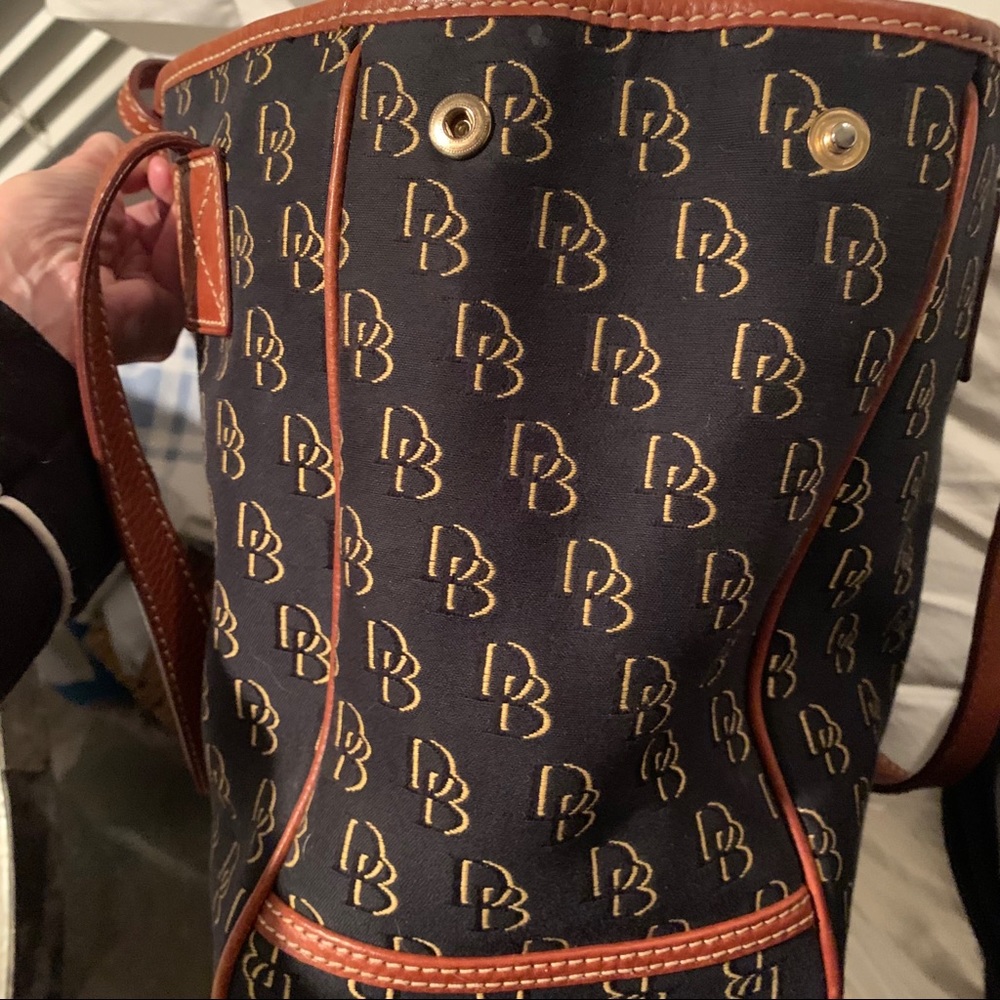 Dooney & Bourke Iconic Logo Shoulder Bag - Picture 2 of 12